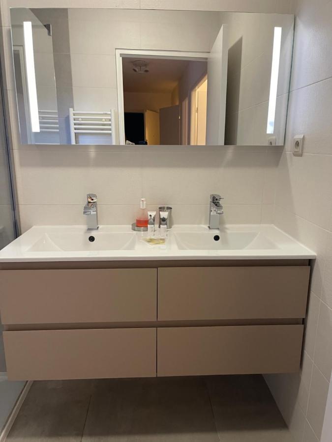 Domaine D'Ahmosis, Modern 2 Bedrooms Refurbished Apartment, F3 Moderne Fraichement Renove Le Cannet Luaran gambar